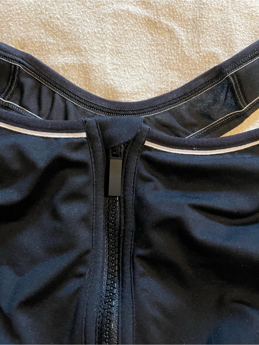 Livi Active 44F Black Front-Zip Sports BrAthletic Top with Contrast Trim